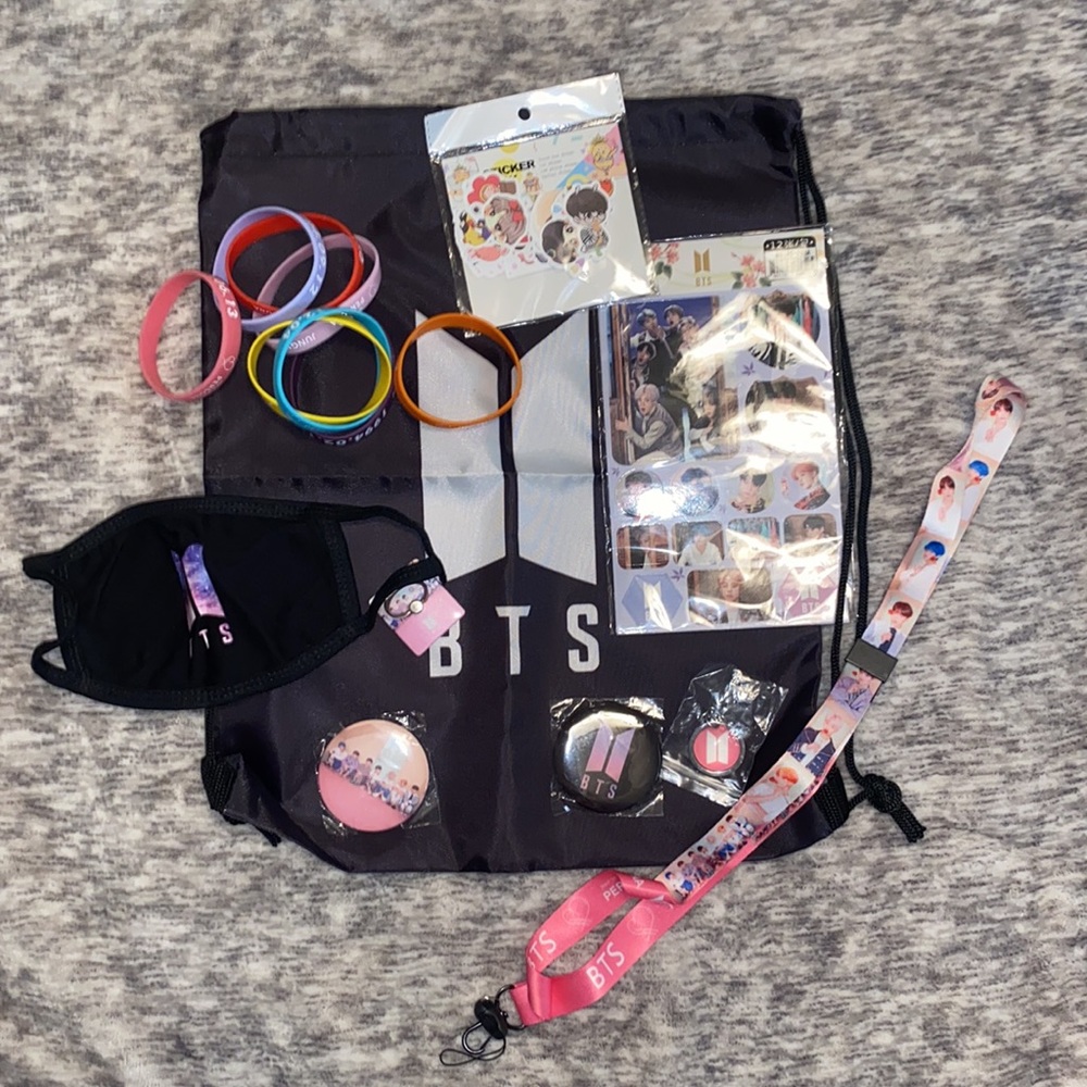BTS Fan Merchandise Set NEW - Picture 2 of 10